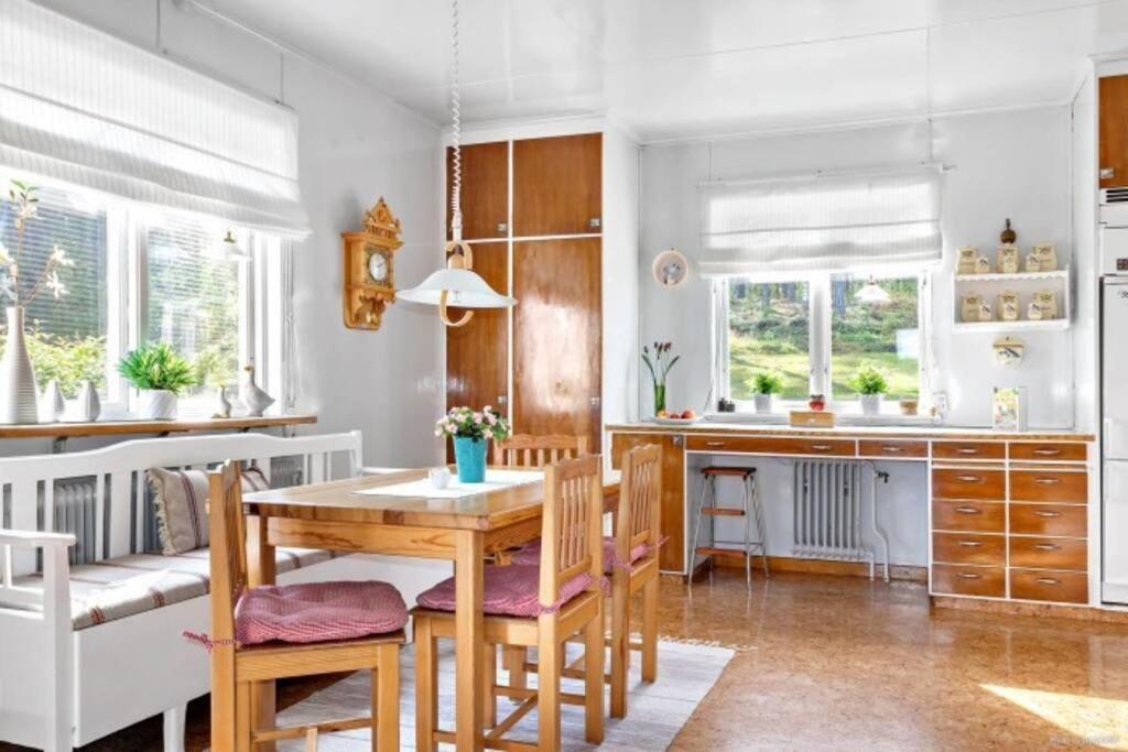 Cozy Home With Lake View-Free Wifi - Free Sauna Overkalix Екстер'єр фото
